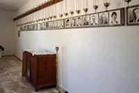 Le village d’Agia Galini en Crète. Mémorial de Krya Vryssi. Cliquer pour agrandir l'image.