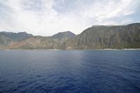 Les gorges de Samaria en Crète. Le village d'Agia Roumeli et les gorges de Samaria. Cliquer pour agrandir l'image.