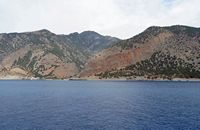 Les gorges de Samaria en Crète. Le village d'Agia Roumeli et les gorges de Samaria. Cliquer pour agrandir l'image.