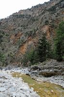 Les gorges de Samaria en Crète. Les gorges entre les Portes de Fer et Agia Roumeli. Cliquer pour agrandir l'image.