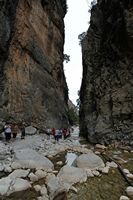Les gorges de Samaria en Crète. Le défilé des Portes de Fer dans les gorges. Cliquer pour agrandir l'image.