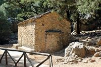 Les gorges de Samaria en Crète. L'église d'Agios Nikolaos (auteur Maesi64). Cliquer pour agrandir l'image.