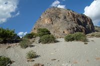 Les gorges de Samaria en Crète. Le site de la cité antique de Tarra (auteur Zde). Cliquer pour agrandir l'image.