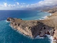 Le village d’Agios Pavlos en Crète. Le cap Mélissa vu d'avion (auteur C. Messier). Cliquer pour agrandir l'image.