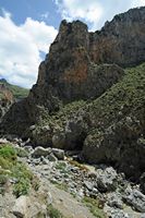 Le village d’Assomatos en Crète. Les gorges de la Kourtaliotis. Cliquer pour agrandir l'image.