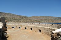 L’île de Spinalonga en Crète. La demi-lune Michiel de la forteresse de Spinalonga. Cliquer pour agrandir l'image.