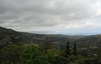 Le village d’Épiskopi en Crète. La côte nord et le golfe de l'Almyros vus depuis Argyroupoli. Cliquer pour agrandir l'image.