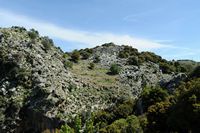 La ville d’Anogia en Crète. Faille tectonique dans la région d'Axos. Cliquer pour agrandir l'image.