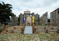 Le village de Garazo en Crète. Catholicon du monastère de Chalepa. Cliquer pour agrandir l'image.