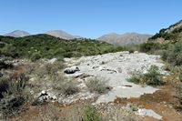 Le village de Garazo en Crète. Formation karstique de lapiaz à Aimonas. Cliquer pour agrandir l'image.