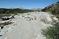 Le village de Garazo en Crète. Formation karstique de lapiaz à Aimonas. Cliquer pour agrandir l'image.