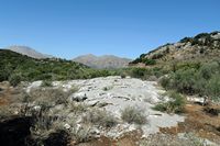 Le village de Garazo en Crète. Formation karstique de lapiaz à Aimonas. Cliquer pour agrandir l'image.