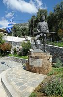 La ville de Vryssès en Crète. La statue de Michalis Meladakis à Asi Gonia. Cliquer pour agrandir l'image.