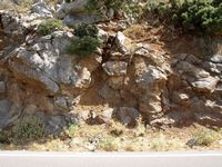 Le village de Goniès en Crète. Bauxites près à Métochi (auteur Géoparc du Psiloritis). Cliquer pour agrandir l'image.