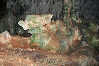 Le village de Gouvès en Crète. Salle de la grotte de Skotino. Cliquer pour agrandir l'image.