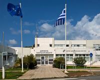 Le village de Gouvès en Crète. Hôtel de ville de Chersonissos à Gournes (auteur Chatev). Cliquer pour agrandir l'image.