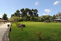 Le village de Kondokali sur l’île de Corfou. Jardins de l'hôtel Kontokali. Cliquer pour agrandir l'image.