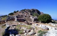Le village de Kritsa en Crète. Ruines le l'agora et du prytanée de la cité dorienne de Lato. Cliquer pour agrandir l'image.