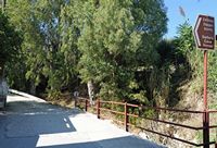 Le village de Kroussonas en Crète. La route de la grotte Chonos de Sarkos. Cliquer pour agrandir l'image.