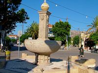 Le village de Lardos sur l’île de Rhodes. Fontaine. Cliquer pour agrandir l'image.