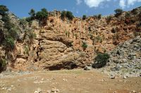 Le village de Marathos en Crète. Le gouffre de Voulismeno Aloni. Cliquer pour agrandir l'image.