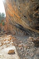 Le village de Marathos en Crète. Le gouffre de Voulismeno Aloni. Cliquer pour agrandir l'image.