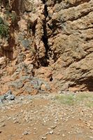 Le village de Marathos en Crète. Le gouffre de Voulismeno Aloni. Cliquer pour agrandir l'image.