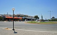 Place à Mastihari sur l'île de Kos (auteur Karelj). Cliquer pour agrandir l'image.