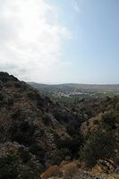 Le village de Milatos en Crète. Le village vu depuis la grotte. Cliquer pour agrandir l'image.