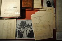 Le village de Myrtia en Crète. Bulletin scolaire au musée Nikos Kazantzakis. Cliquer pour agrandir l'image.