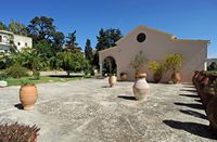 Le village de Myrtia en Crète. Terrasse du monastère Saint-Georges Epanosifis à Metaxochori. Cliquer pour agrandir l'image.