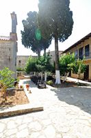 Le village de Néapolis en Crète. Le monastère d'Aréti. Cliquer pour agrandir l'image.