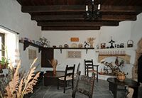 Le village de Palékastro en Crète. Kafénion du monastère de Moni Toplou. Cliquer pour agrandir l'image.
