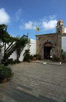 Le village de Palékastro en Crète. Entrée du monastère du Toplou. Cliquer pour agrandir l'image.