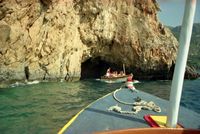 Le village de Paleokastrítsa à Corfou. Visite d'une grotte marine. Cliquer pour agrandir l'image.