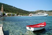 Port de Panormitis sur l'île de Symi. Cliquer pour agrandir l'image.