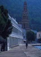 Monastère de Panormitis sur l'île de Symi. Cliquer pour agrandir l'image.