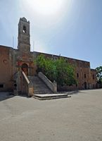 Le monastère d'Agia Triada en Crète. Façade. Cliquer pour agrandir l'image.