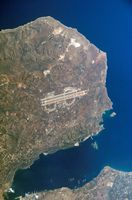 La presqu’île de l’Akrotiri en Crète. Vue aérienne (auteur NASA). Cliquer pour agrandir l'image.