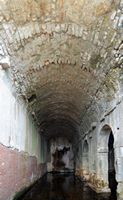 La cité antique d'Aptera en Crète. La citerne à trois nefs. Cliquer pour agrandir l'image.