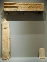 La cité antique d'Aptera en Crète. Entrée d'un caveau funéraire découvert à Aptera exposés au Musée archeologique de La Canée. Cliquer pour agrandir l'image.