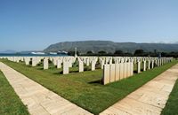 Le village de Souda en Crète. Le cimetère militaire du Commonwealth. Cliquer pour agrandir l'image.