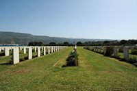 Le village de Souda en Crète. Le cimetère militaire du Commonwealth. Cliquer pour agrandir l'image.