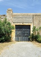 Le village de Souda en Crète. Porte de la prison-forteresse d'Itzeddin. Cliquer pour agrandir l'image.