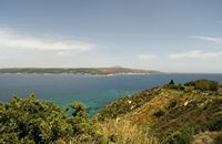 Le village de Souda en Crète. La rade et l'îlot de Souda vus depuis Kalami. Cliquer pour agrandir l'image.