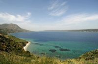 Le village de Souda en Crète. La rade de Souda vue depuis Kalami. Cliquer pour agrandir l'image.