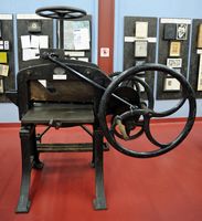 Le village de Souda en Crète. Presse d'imprimerie au Musée de la typographie. Cliquer pour agrandir l'image.