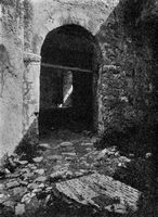 Le village de Souda en Crète. Photographie de la porte principale de la forteresse de Souda (auteur Giuseppe Gerola, 1902). Cliquer pour agrandir l'image.