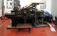 Le village de Souda en Crète. Presse rotative Rockstroh-Werke Heidenhau au Musée de la Typographie. Cliquer pour agrandir l'image.