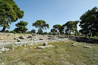 Le village de Tylissos en Crète. La façade sud de la villa B. Cliquer pour agrandir l'image.